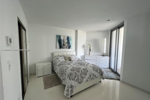Condo in Miami Beach, Florida, 2 bedrooms  № 2039004 - photo 16