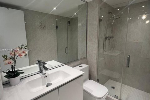 Condo in Miami Beach, Florida, 2 bedrooms  № 2039004 - photo 17