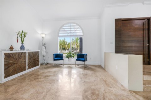 House in Miami, Florida 4 bedrooms, 449 sq.m. № 1819860 - photo 15