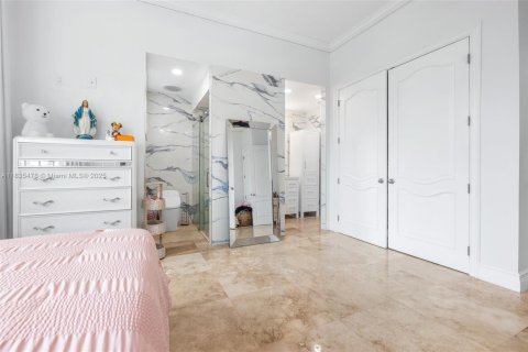 House in Miami, Florida 4 bedrooms, 449 sq.m. № 1819860 - photo 20