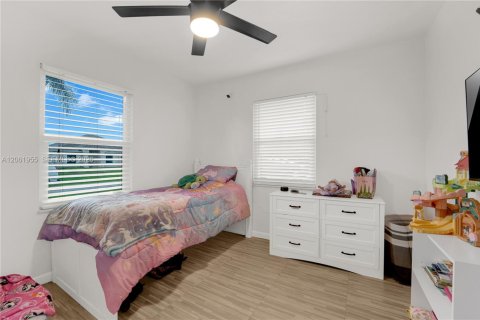 House in Port St. Lucie, Florida 3 bedrooms, 86.96 sq.m. № 2191331 - photo 12