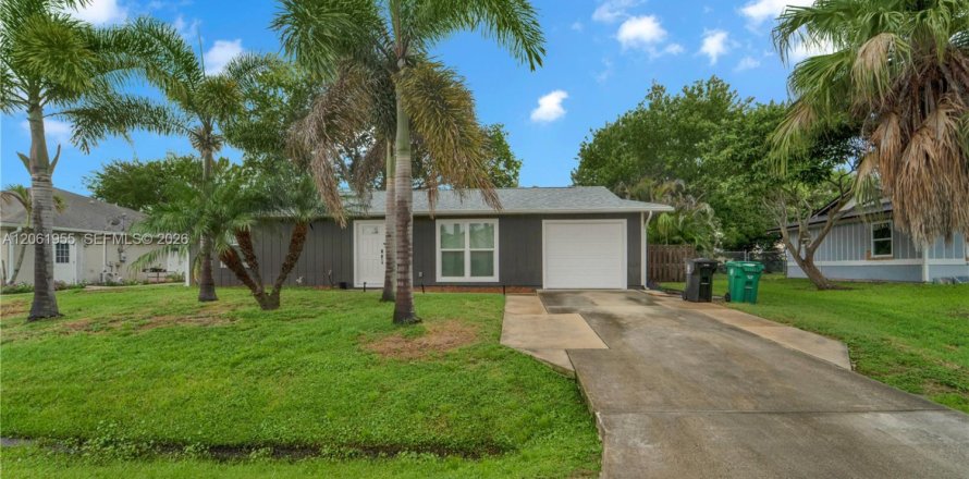 House in Port St. Lucie, Florida 3 bedrooms, 86.96 sq.m. № 2191331