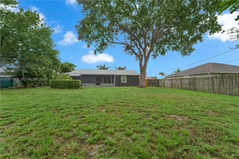 House in Port St. Lucie, Florida 3 bedrooms, 86.96 sq.m. № 2191331 - photo 19