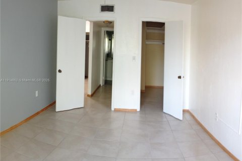 Condominio en alquiler en Miami, Florida, 1 dormitorio, 70.61 m2 № 1972254 - foto 5