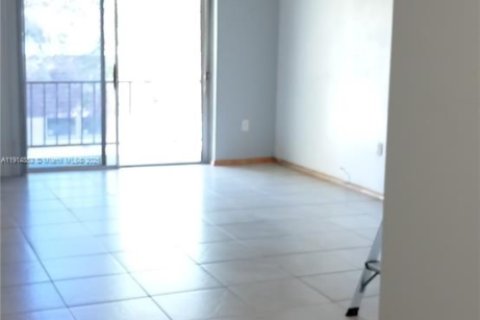 Condominio en alquiler en Miami, Florida, 1 dormitorio, 70.61 m2 № 1972254 - foto 3