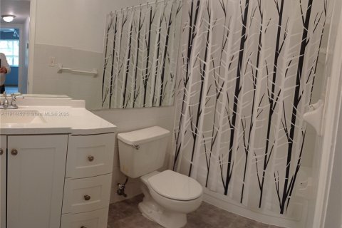 Condominio en alquiler en Miami, Florida, 1 dormitorio, 70.61 m2 № 1972254 - foto 12