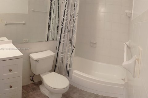 Condominio en alquiler en Miami, Florida, 1 dormitorio, 70.61 m2 № 1972254 - foto 9