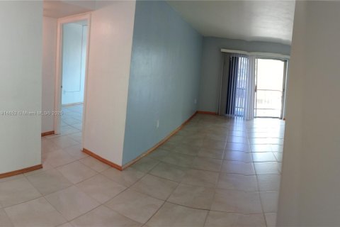 Condominio en alquiler en Miami, Florida, 1 dormitorio, 70.61 m2 № 1972254 - foto 4