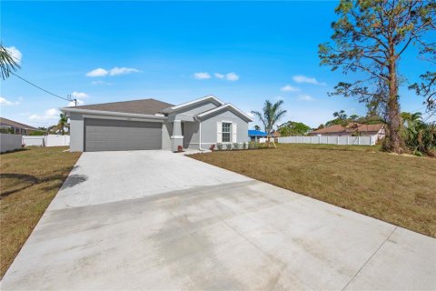 House in Rotonda, Florida 3 bedrooms, 144.09 sq.m. № 1880511 - photo 3