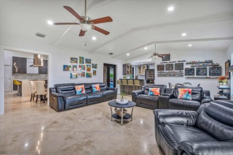 Купить виллу или дом в Майами, Флорида 4 спальни, 364.27м2, № 2048832 - фото 10