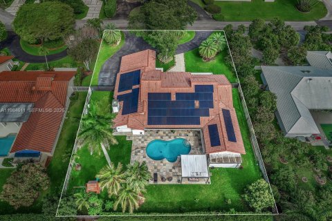 Дом в Майами, Флорида 4 спальни, 364.27м2 № 2048832