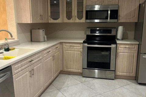 Condo in Pembroke Pines, Florida, 2 bedrooms  № 2394742