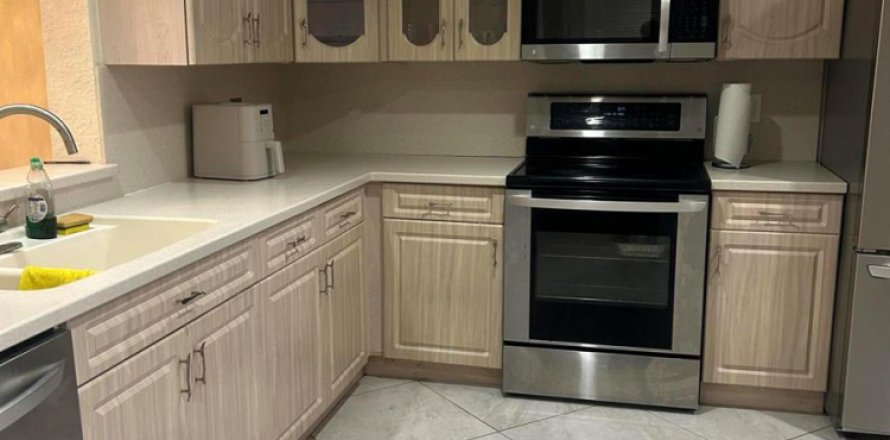 Condo in Pembroke Pines, Florida, 2 bedrooms  № 2394742