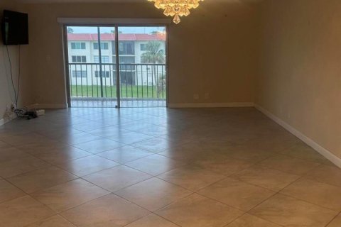 Condo in Pembroke Pines, Florida, 2 bedrooms  № 2394742 - photo 6