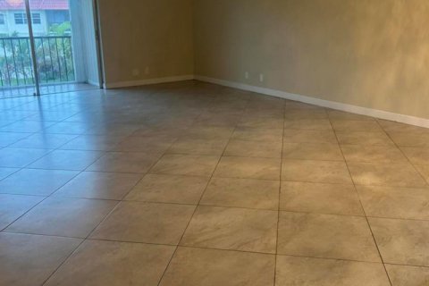 Condo in Pembroke Pines, Florida, 2 bedrooms  № 2394742 - photo 7