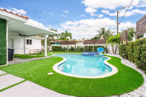 Casa en Miami Springs, Florida 3 dormitorios, 145.76 m2 № 2009784