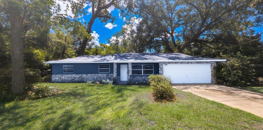 House in Ocala, Florida 3 bedrooms, 121.14 sq.m. № 1894194