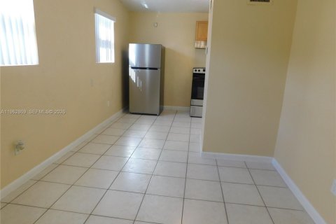 Villa ou maison à louer à Miami, Floride: 3 chambres, 101.17 m2 № 2023936 - photo 14
