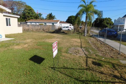 Villa ou maison à louer à Miami, Floride: 3 chambres, 101.17 m2 № 2023936 - photo 5