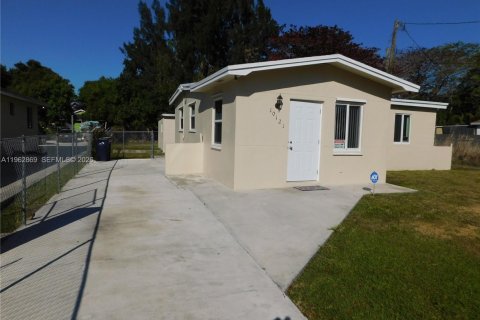 Villa ou maison à louer à Miami, Floride: 3 chambres, 101.17 m2 № 2023936 - photo 3