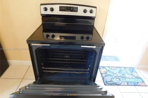 Villa ou maison à louer à Miami, Floride: 3 chambres, 101.17 m2 № 2023936 - photo 10