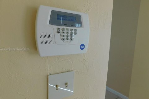 Villa ou maison à louer à Miami, Floride: 3 chambres, 101.17 m2 № 2023936 - photo 19