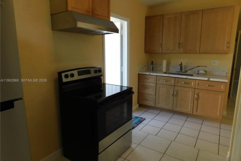 Villa ou maison à louer à Miami, Floride: 3 chambres, 101.17 m2 № 2023936 - photo 9