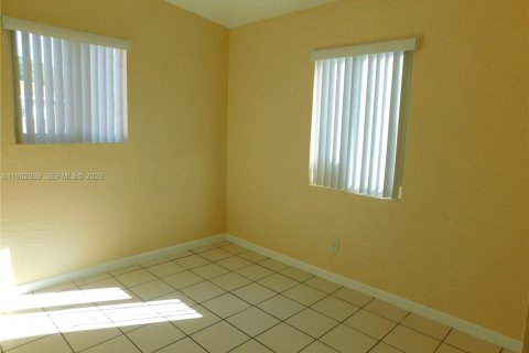 Villa ou maison à louer à Miami, Floride: 3 chambres, 101.17 m2 № 2023936 - photo 16