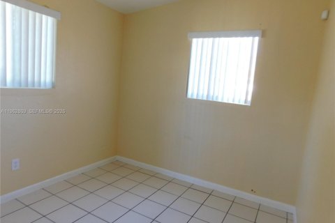 Villa ou maison à louer à Miami, Floride: 3 chambres, 101.17 m2 № 2023936 - photo 18