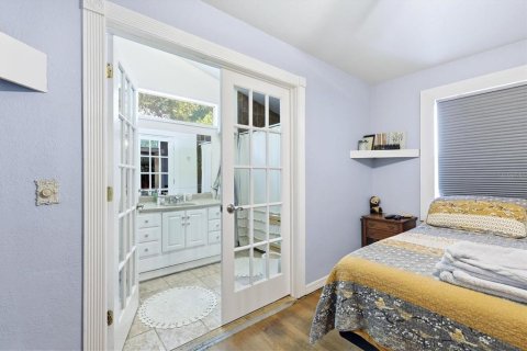 House in Saint Petersburg, Florida 3 bedrooms, 136.19 sq.m. № 2109936 - photo 25
