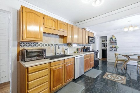 House in Saint Petersburg, Florida 3 bedrooms, 136.19 sq.m. № 2109936 - photo 9