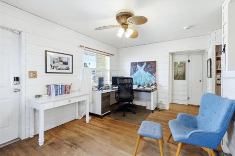 House in Saint Petersburg, Florida 3 bedrooms, 136.19 sq.m. № 2109936 - photo 5