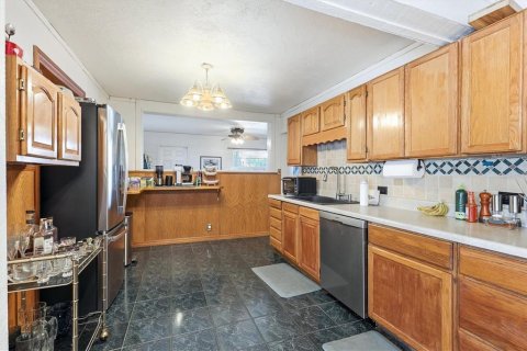 House in Saint Petersburg, Florida 3 bedrooms, 136.19 sq.m. № 2109936 - photo 8