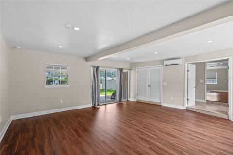 House in Fern Park, Florida 4 bedrooms, 189.52 sq.m. № 1681062 - photo 15