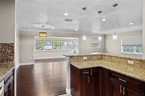 House in Fern Park, Florida 4 bedrooms, 189.52 sq.m. № 1681062 - photo 6