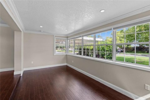 House in Fern Park, Florida 4 bedrooms, 189.52 sq.m. № 1681062 - photo 12