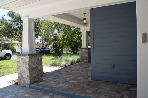 House in Saint Petersburg, Florida 5 bedrooms, 239.22 sq.m. № 2229185 - photo 11