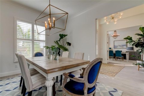 House in Saint Petersburg, Florida 5 bedrooms, 239.22 sq.m. № 2229185 - photo 3