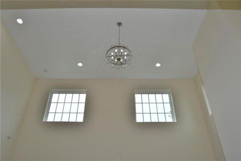 House in Saint Petersburg, Florida 5 bedrooms, 239.22 sq.m. № 2229185 - photo 4