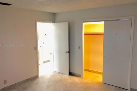 Condominio en venta en Lake Worth, Florida, 1 dormitorio, 55.74 m2 № 1863809 - foto 12
