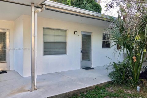 Condominio en venta en Lake Worth, Florida, 1 dormitorio, 55.74 m2 № 1863809 - foto 1