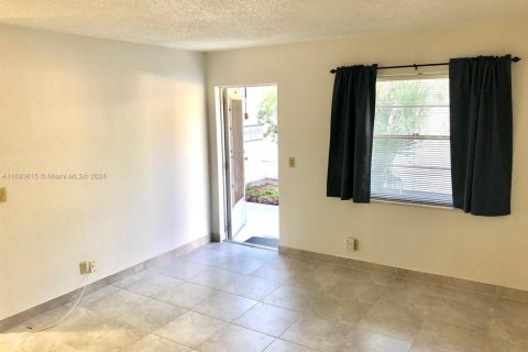 Condominio en venta en Lake Worth, Florida, 1 dormitorio, 55.74 m2 № 1863809 - foto 3