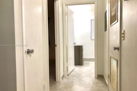 Condominio en venta en Lake Worth, Florida, 1 dormitorio, 55.74 m2 № 1863809 - foto 6