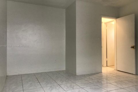 Appartement à louer à North Miami Beach, Floride: 1 chambre № 1976915 - photo 1