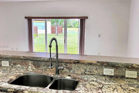 Снять в аренду кондоминиум в Хомстед, Флорида 3 спальни, 98.66м2, № 1990986 - фото 14