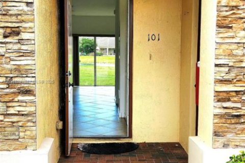 Снять в аренду кондоминиум в Хомстед, Флорида 3 спальни, 98.66м2, № 1990986 - фото 7