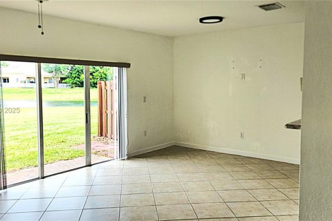 Снять в аренду кондоминиум в Хомстед, Флорида 3 спальни, 98.66м2, № 1990986 - фото 11