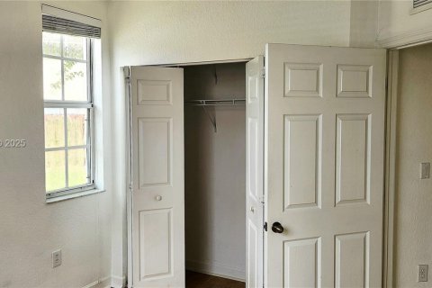 Снять в аренду кондоминиум в Хомстед, Флорида 3 спальни, 98.66м2, № 1990986 - фото 26