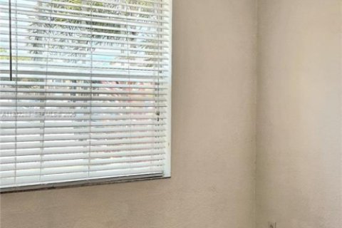 Снять в аренду кондоминиум в Хомстед, Флорида 3 спальни, 98.66м2, № 1990986 - фото 24