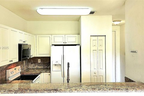 Снять в аренду кондоминиум в Хомстед, Флорида 3 спальни, 98.66м2, № 1990986 - фото 12